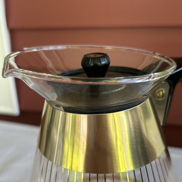 Vintage Pyrex carafe with lid 7” with 3” sterno stand all markings are in euc. - Picture 9 of 17